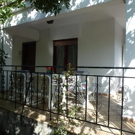 Kosta's House أسبروبالتا