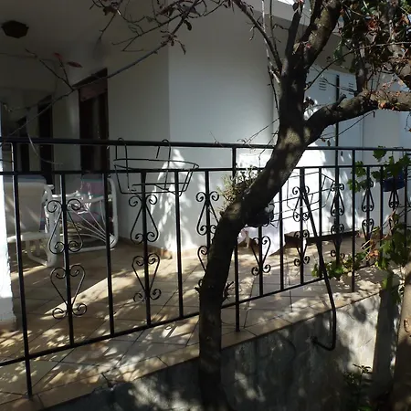 Kosta's House أسبروبالتا