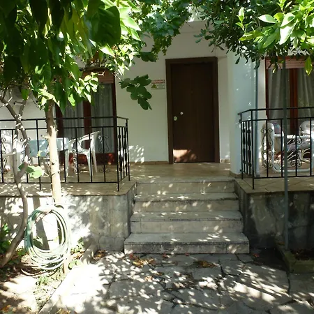 Kosta's House Дом отдыха